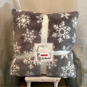 Dream Home Let It Snow Snowflake Pillows